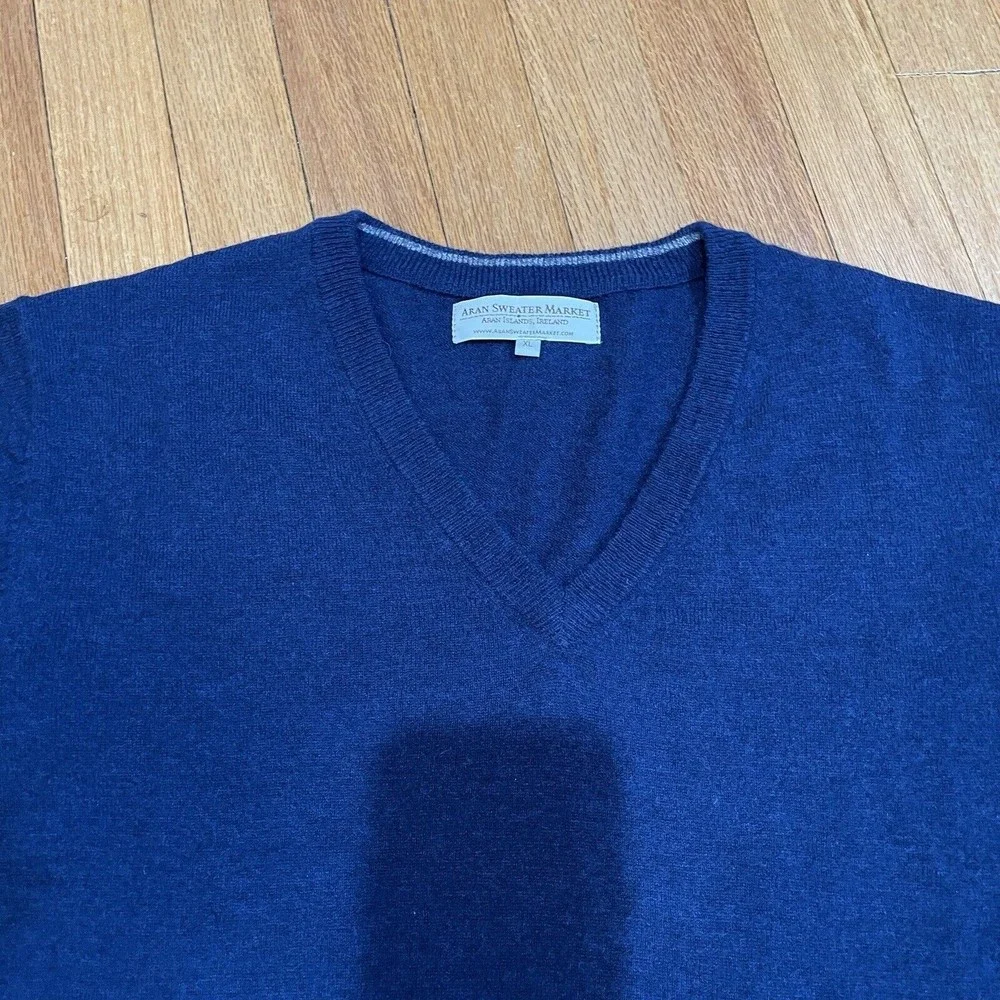 Aran Sweater Market Mens V Neck Lambswool Pullover Sweater Size XL Navy Blue EUC - Picture 7 of 9